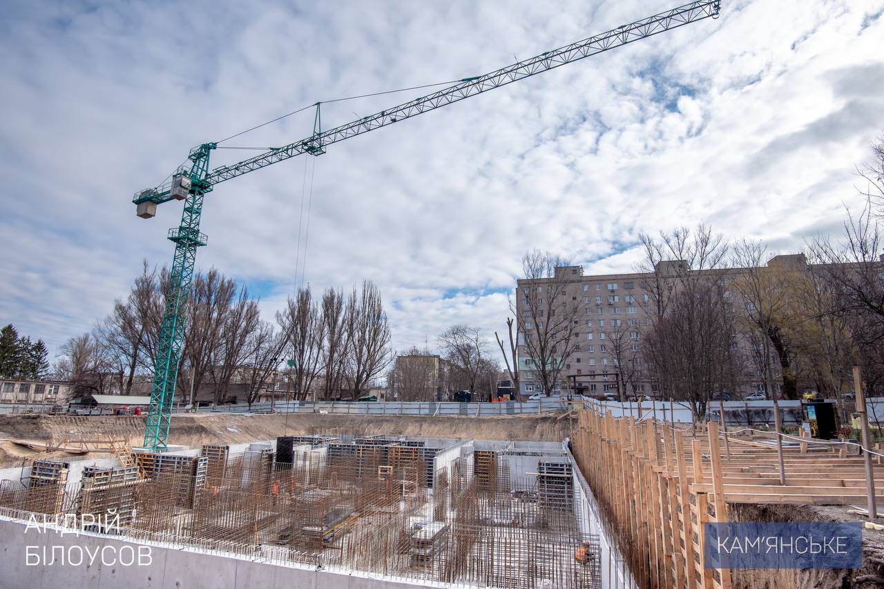 У двох школах Кам’янського триває будівництво укриттів (відео)