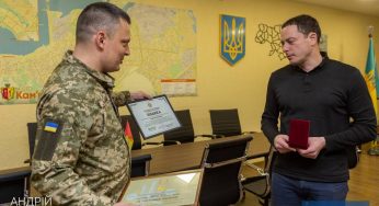 Мер Кам’янського отримав Відзнаку за сприяння обороні від Міністра оборони України (відео)
