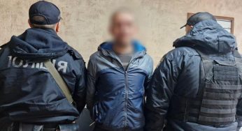 У Кам’янському побили та пограбували жінку