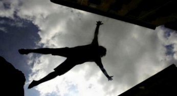 На Дніпропетровщині чоловік випав з з балкону 7-го поверху