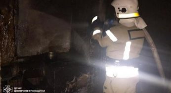На Дніпропетровщині спалахнув будинок: постраждали жінка та дитина