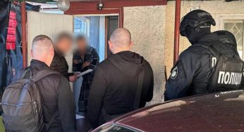 На Дніпропетровщині група шахраїв продавали в інтернеті неіснуючі товари (відео)