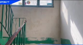 У Кам’янському продовжують ремонтувати під’їзди