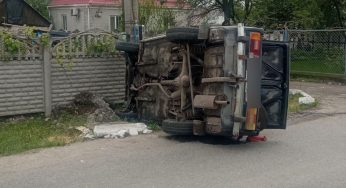 У Дніпрі нетверезий водій без прав врізався у стовп