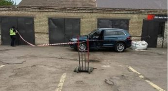На Дніпропетровщині у службовій машині посадовиці знайшли апаратуру для прослуховування (відео)
