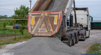 У Кам’янському ремонтують дорогу на одній з вулиць приватного сектору 6-ї сотні (відео)