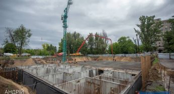 У гімназіях і ліцеях Кам’янського триває будівництво нових бомбосховищ та ремонт укриттів (відео)