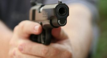 На Дніпропетровщині злодій з пістолетом пограбував 16-річного юнака