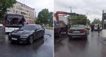 У Дніпрі водій BMW заблокував рух тролейбуса