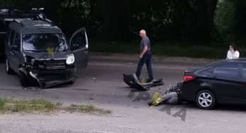 У Дніпрі мотоцикліст зіштовхнувся з Renault та врізався у Hyundai
