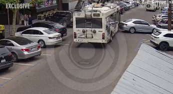 У Дніпрі автівка в’їхала в тролейбус