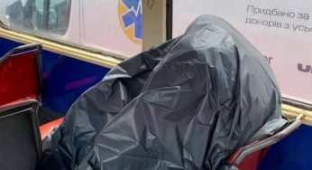 У Дніпрі в трамваї помер чоловік