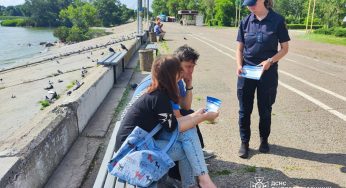 Надзвичайники нагадують камʼянчанам правила безпеки поблизу водойм