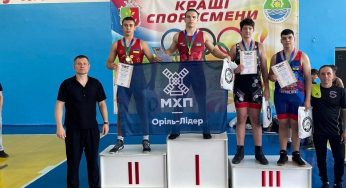 Борці Кам’янського вибороли сім медалей на чемпіонаті у Кривому Розі