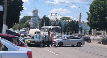 У Кам’янському ДТП на трамвайних коліях