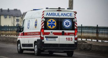 Під Дніпром рятували п’яного мотоцикліста, який врізався в паркан