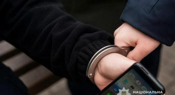 У Дніпрі хлопець поцупив у перехожого телефон