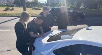 У Дніпрі ексінспекторка поліції за гроші допомагала ухилянтам уникати відповідальності