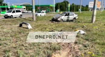 У Кам’янському водій Daewoo вилетів на роздільну смугу та перекинувся (відео)