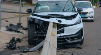 У Дніпрі Volkswagen “нанизався” на відбійник