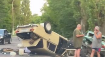 Жорстка ДТП у Кам’янському: один з автомобілів перекинувся