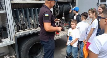 Маленьких камʼянчан познайомили із роботою рятувальників