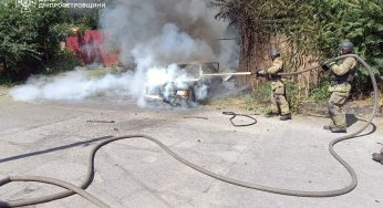 На Дніпропетровщині внаслідок влучання дрону загорілася автівка