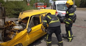 Смертельна ДТП на Дніпропетровщині: легковик залетів під автокран